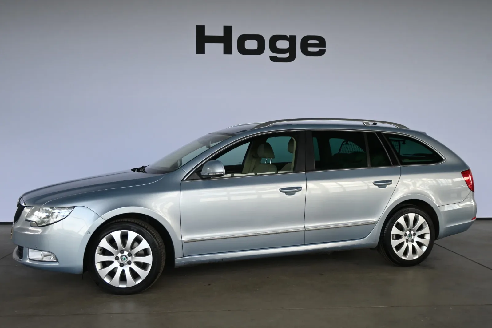 Škoda Superb (2012) — foto 1