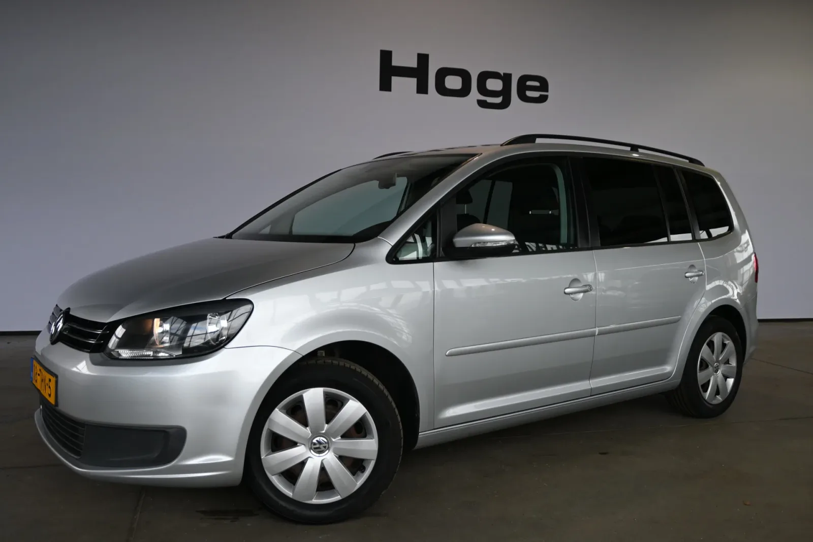 Volkswagen Touran (2012) — foto 1