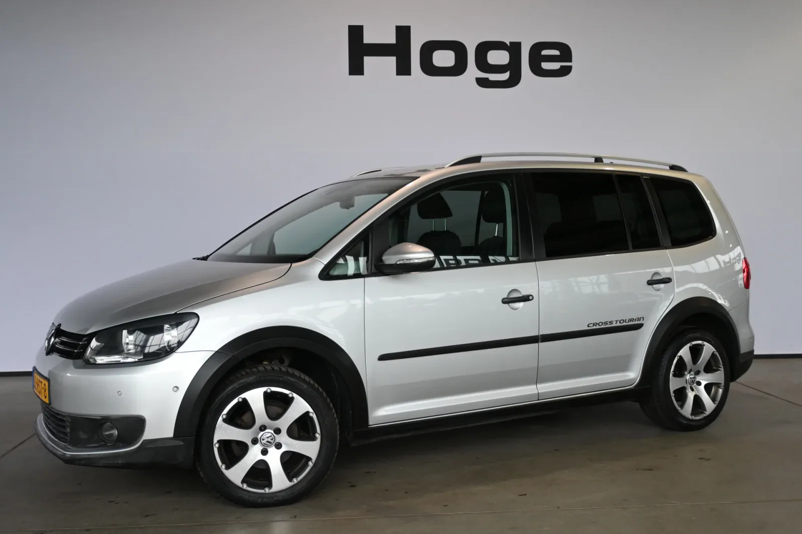 Volkswagen Touran (2011) — foto 1