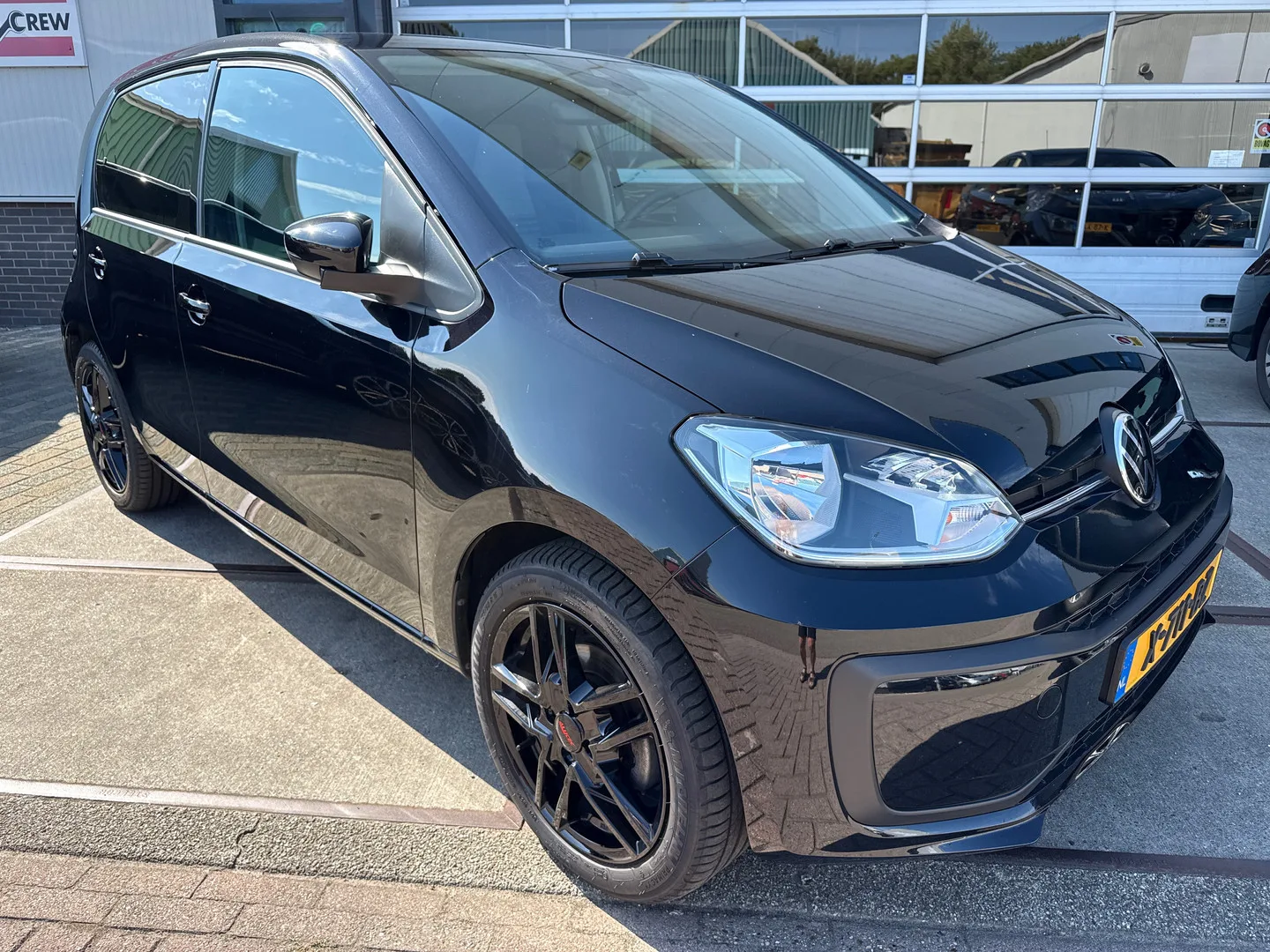 Volkswagen Up! (2023) — foto 1