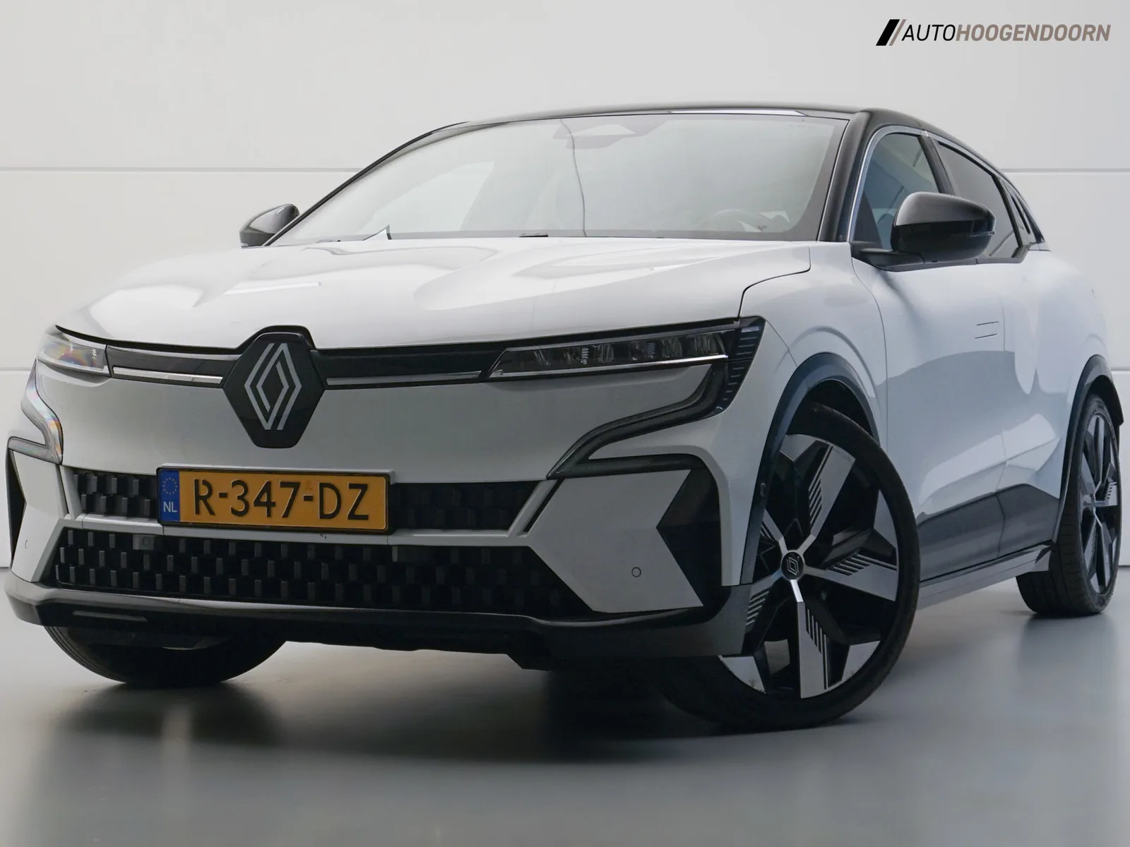 Renault Mégane E-Tech (2022) — foto 1