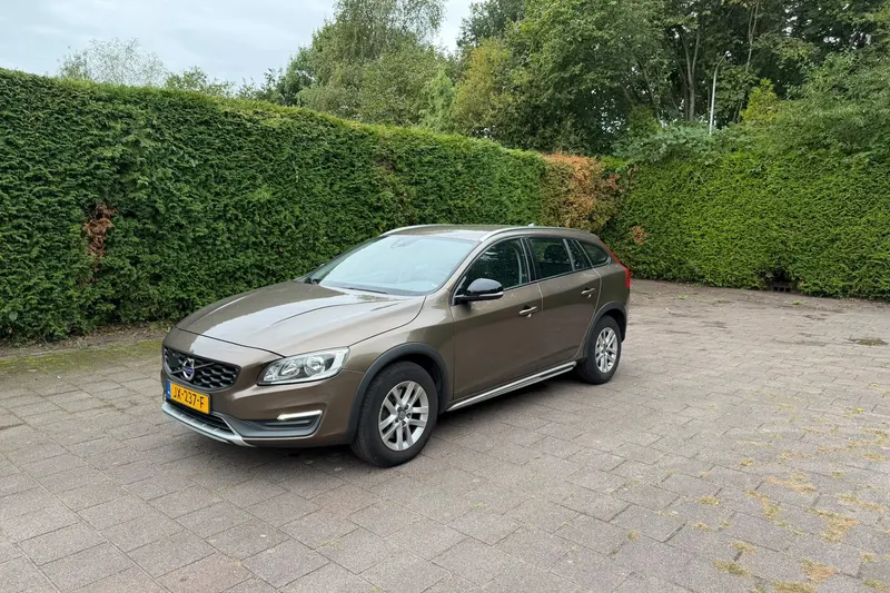 Volvo V60 Cross Country (2016)