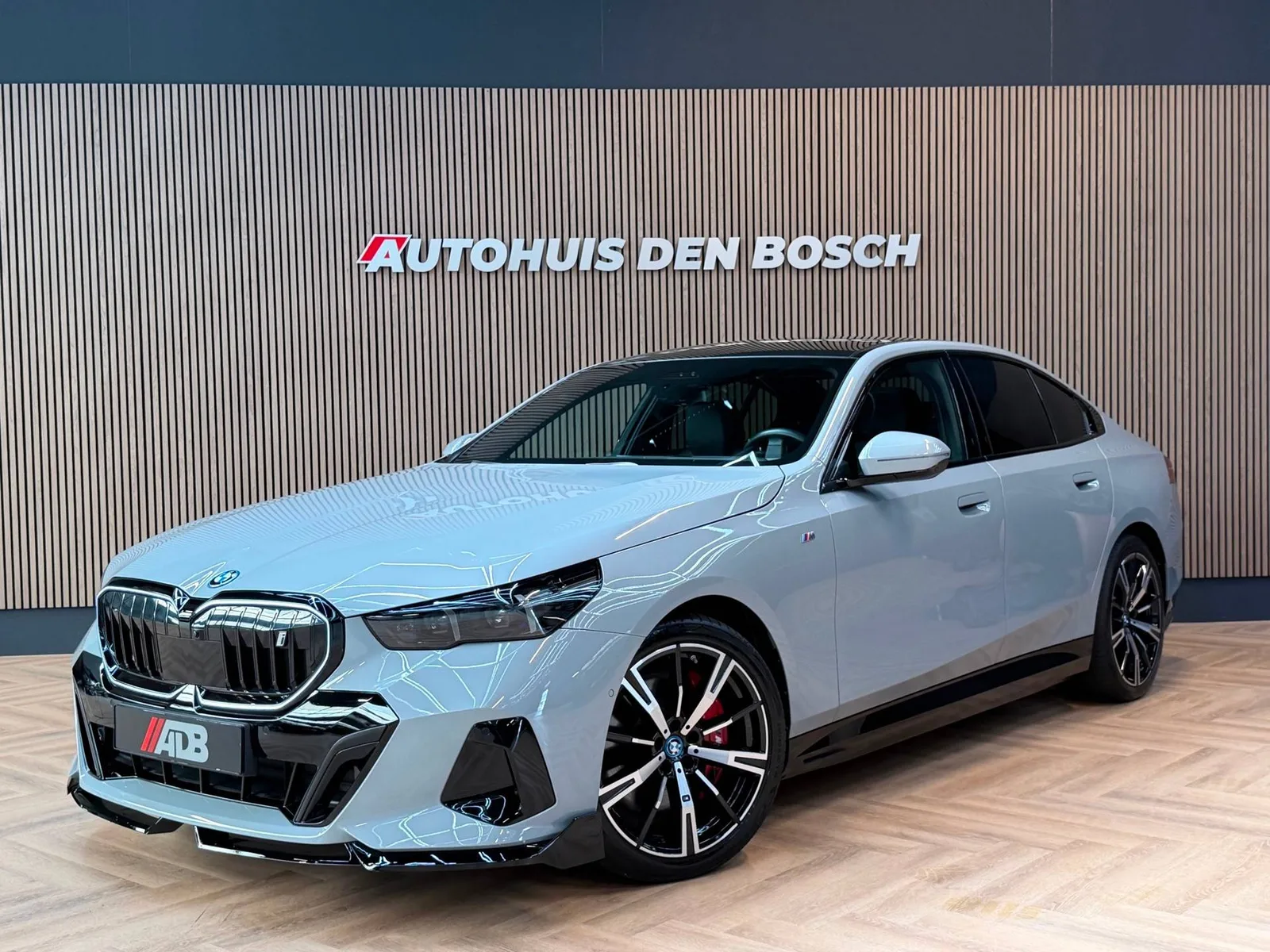 BMW i5 (2024) — foto 1