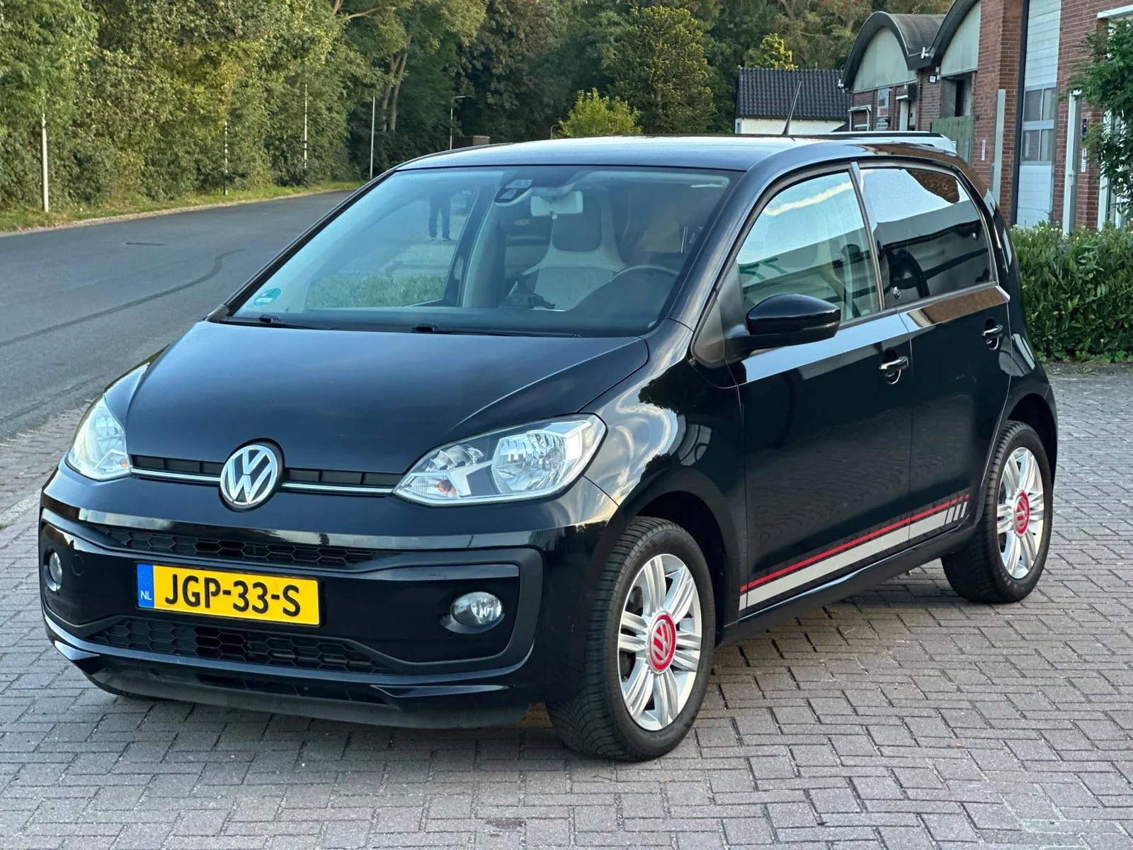 Volkswagen Up! (2016) — foto 1