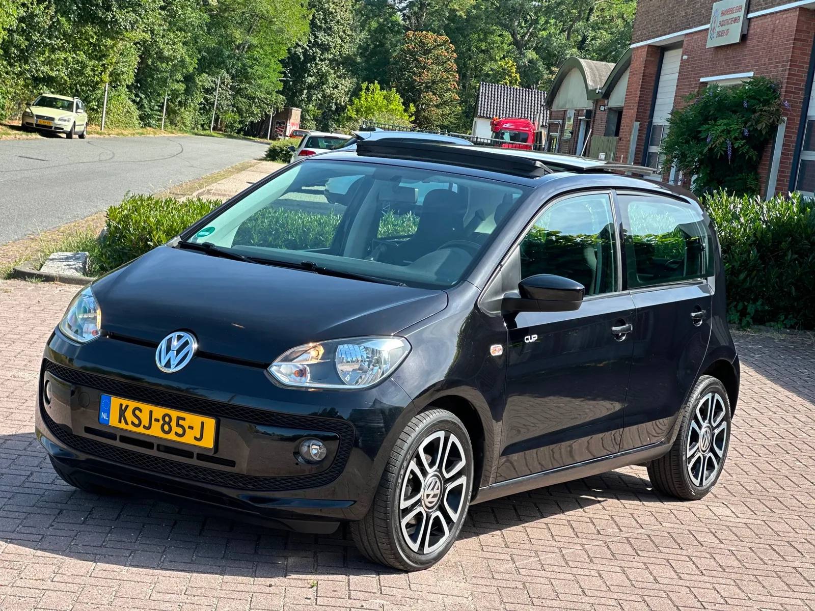 Volkswagen Up! (2014) — foto 1
