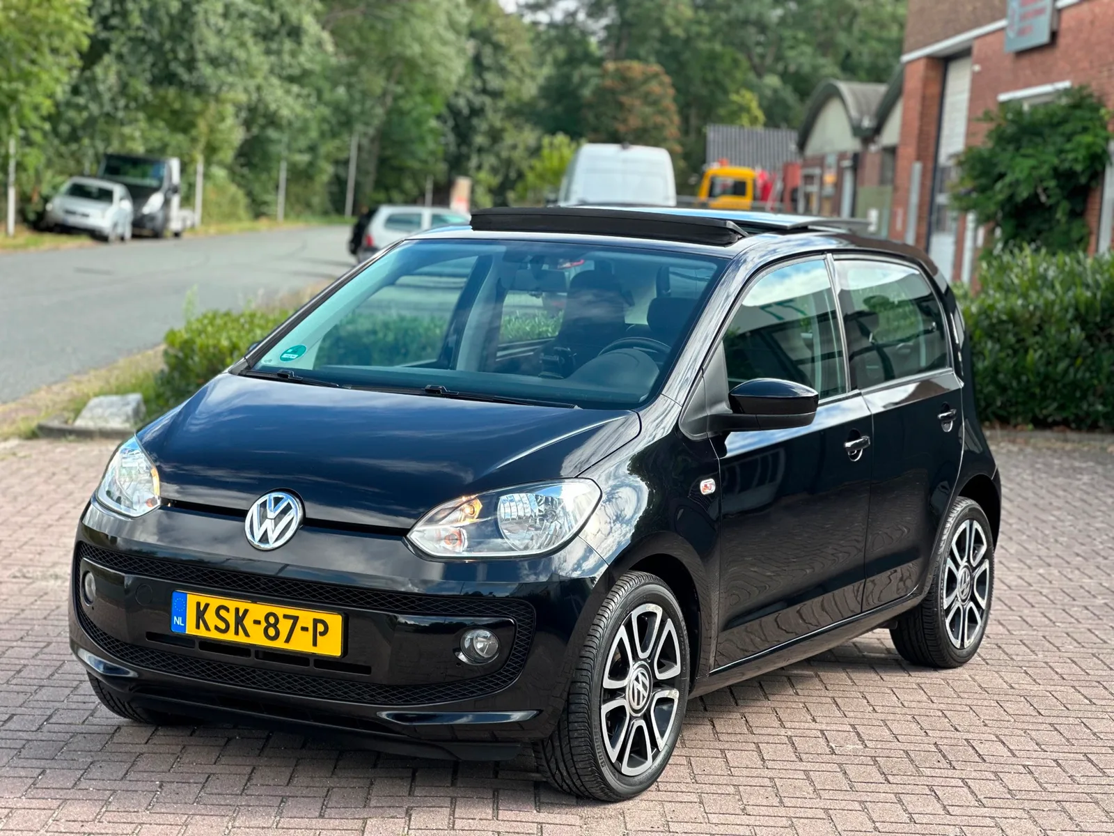 Volkswagen Up! (2014) — foto 1