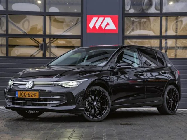 Volkswagen Golf (2024) — foto 1