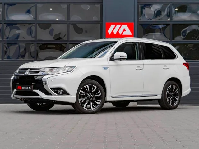 Mitsubishi Outlander (2018) — foto 1