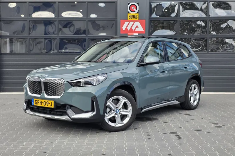 BMW iX1 (2024)