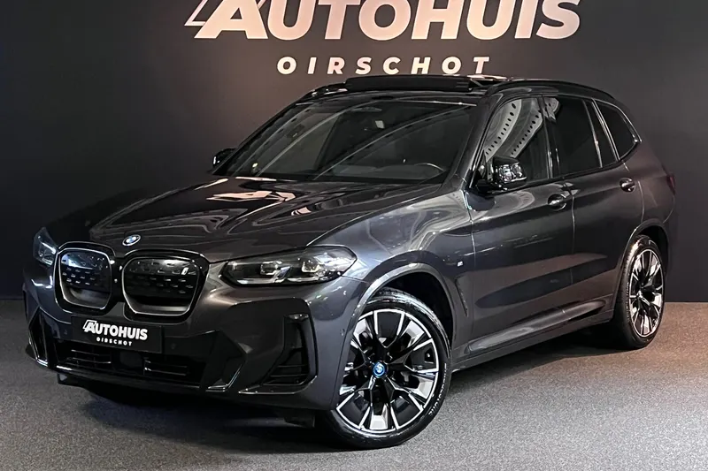 BMW iX3 (2024)