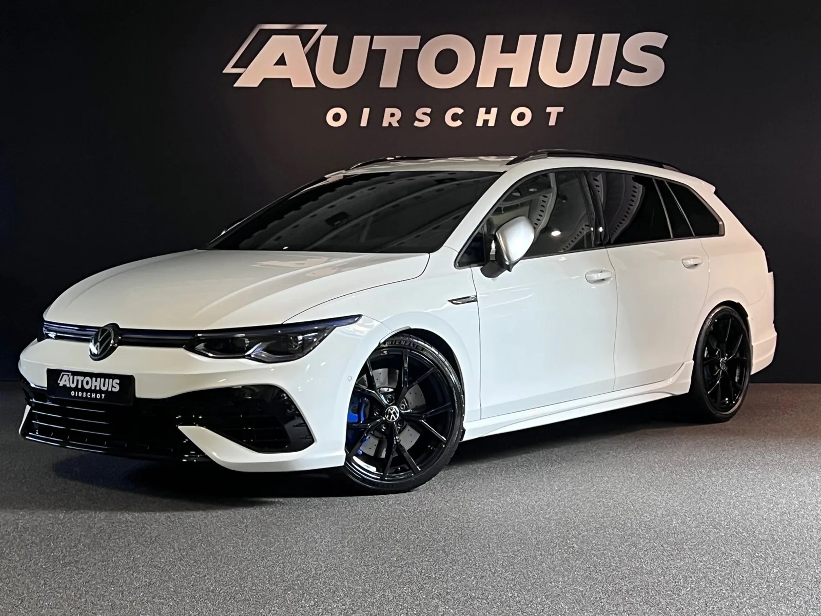 Volkswagen Golf (2023) — foto 1