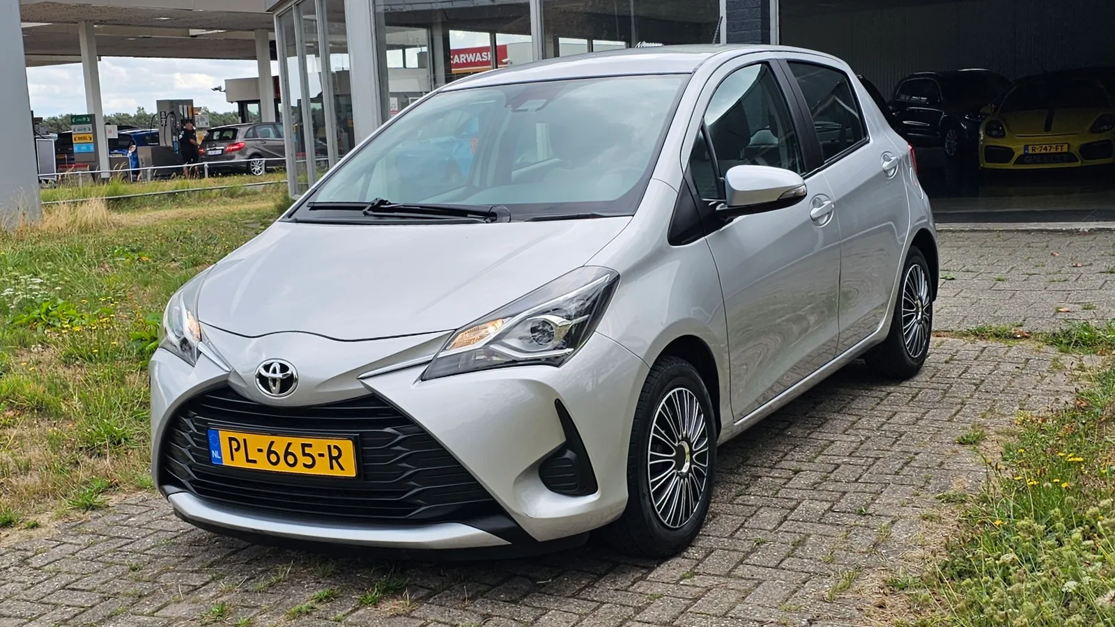 Toyota Yaris (2017) — foto 1