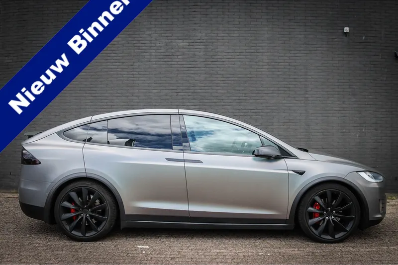 Tesla Model X (2018)