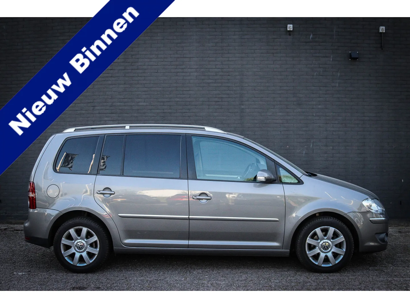 Volkswagen Touran (2009) — foto 1