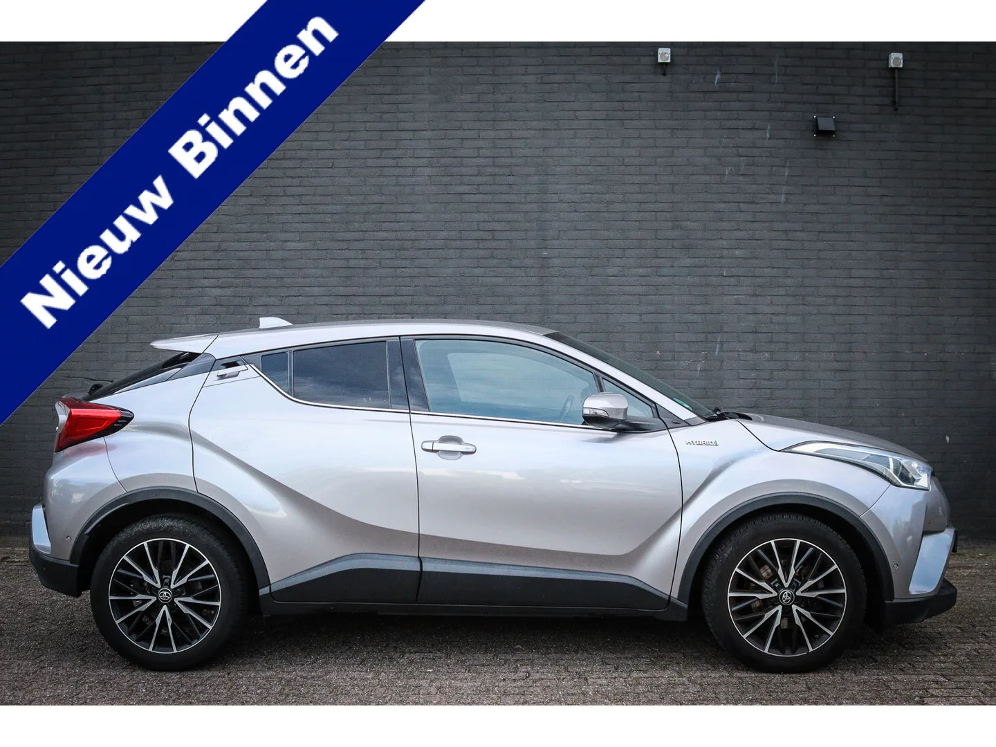 Toyota C-HR (2017) — foto 1