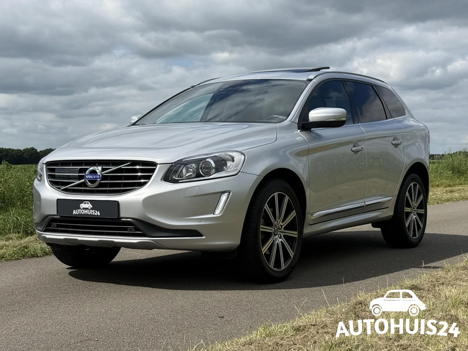 Volvo XC60 (2017) — foto 1