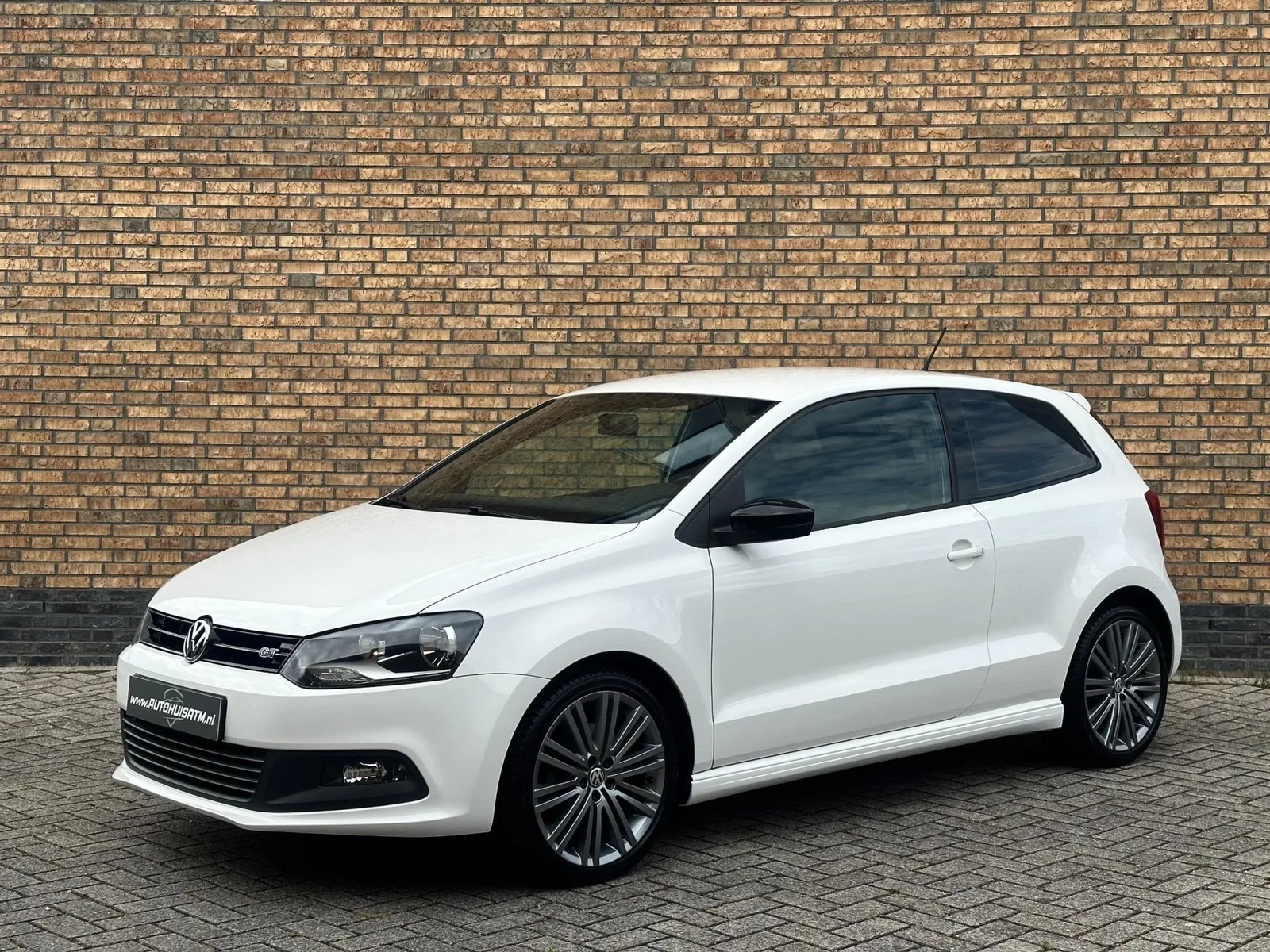 Volkswagen Polo (2013) — foto 1