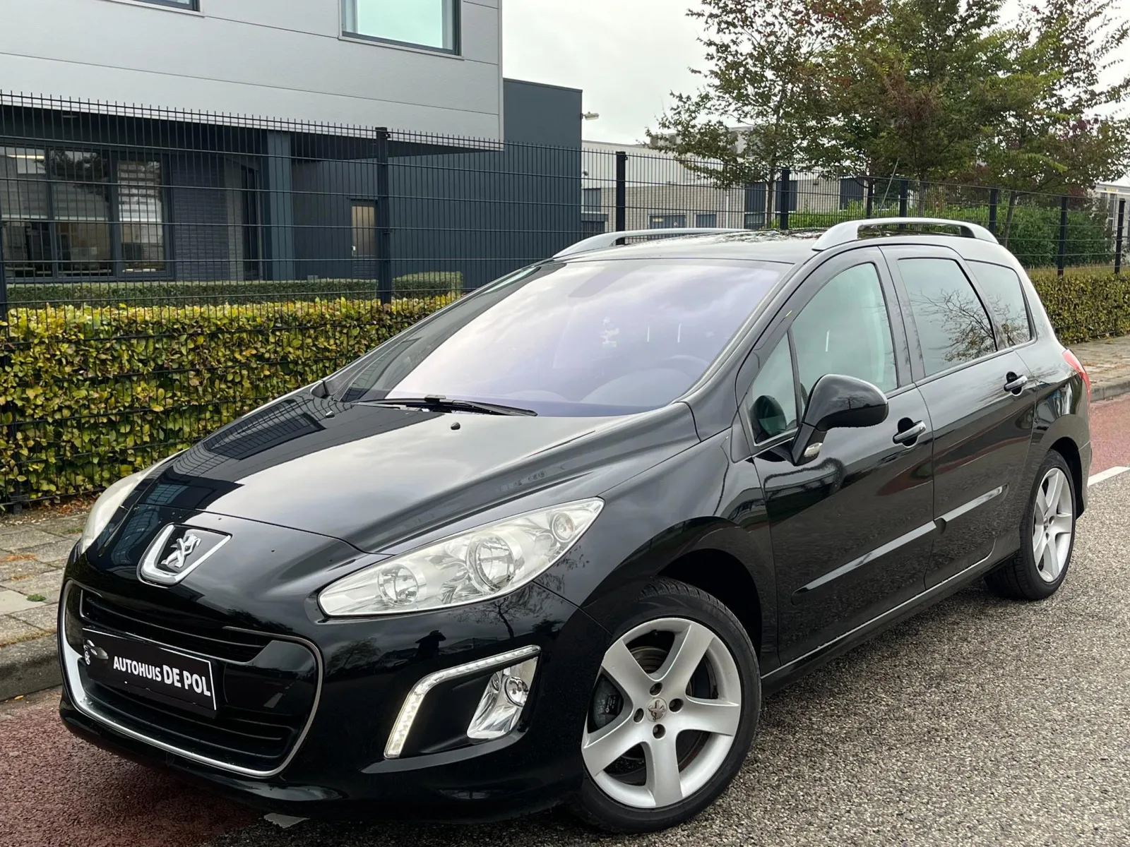 Peugeot 308 (2013) — foto 1