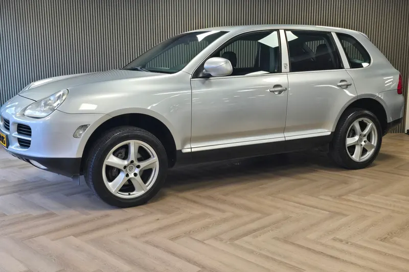 Porsche Cayenne (2004)