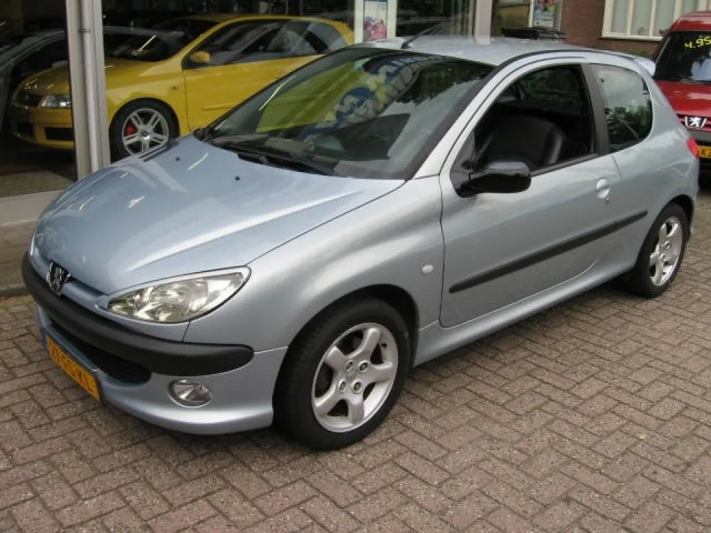 Peugeot 206 (2000) — foto 1