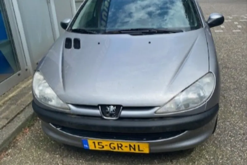 Peugeot 206 (2001)