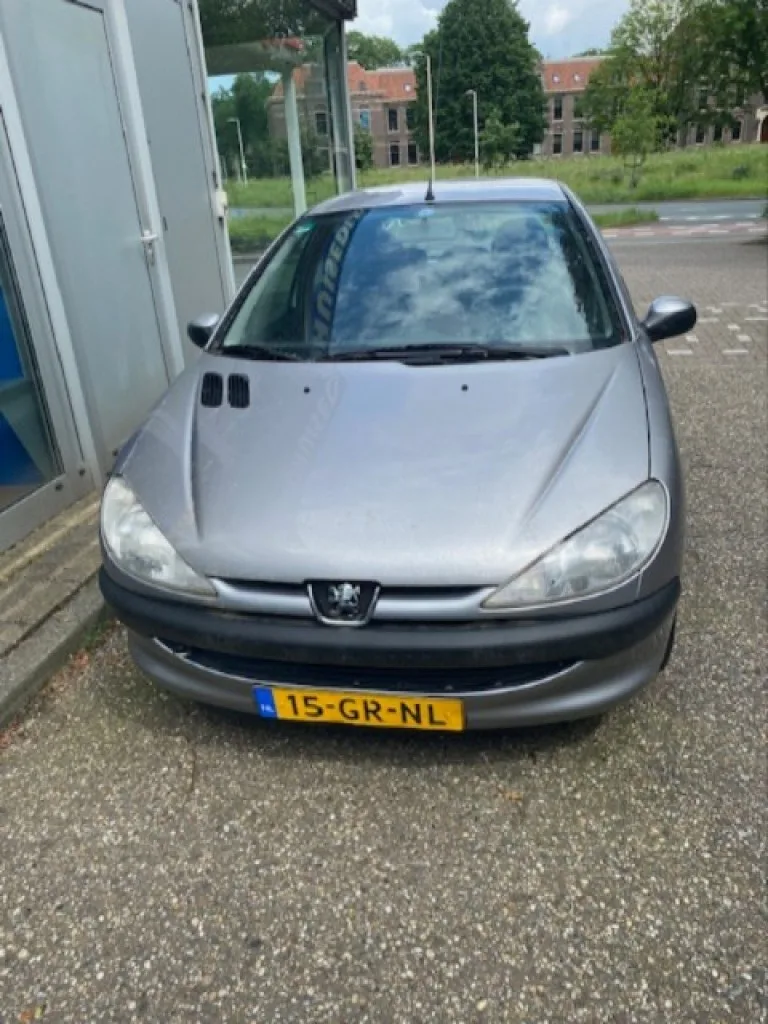 Peugeot 206 (2001) — foto 1