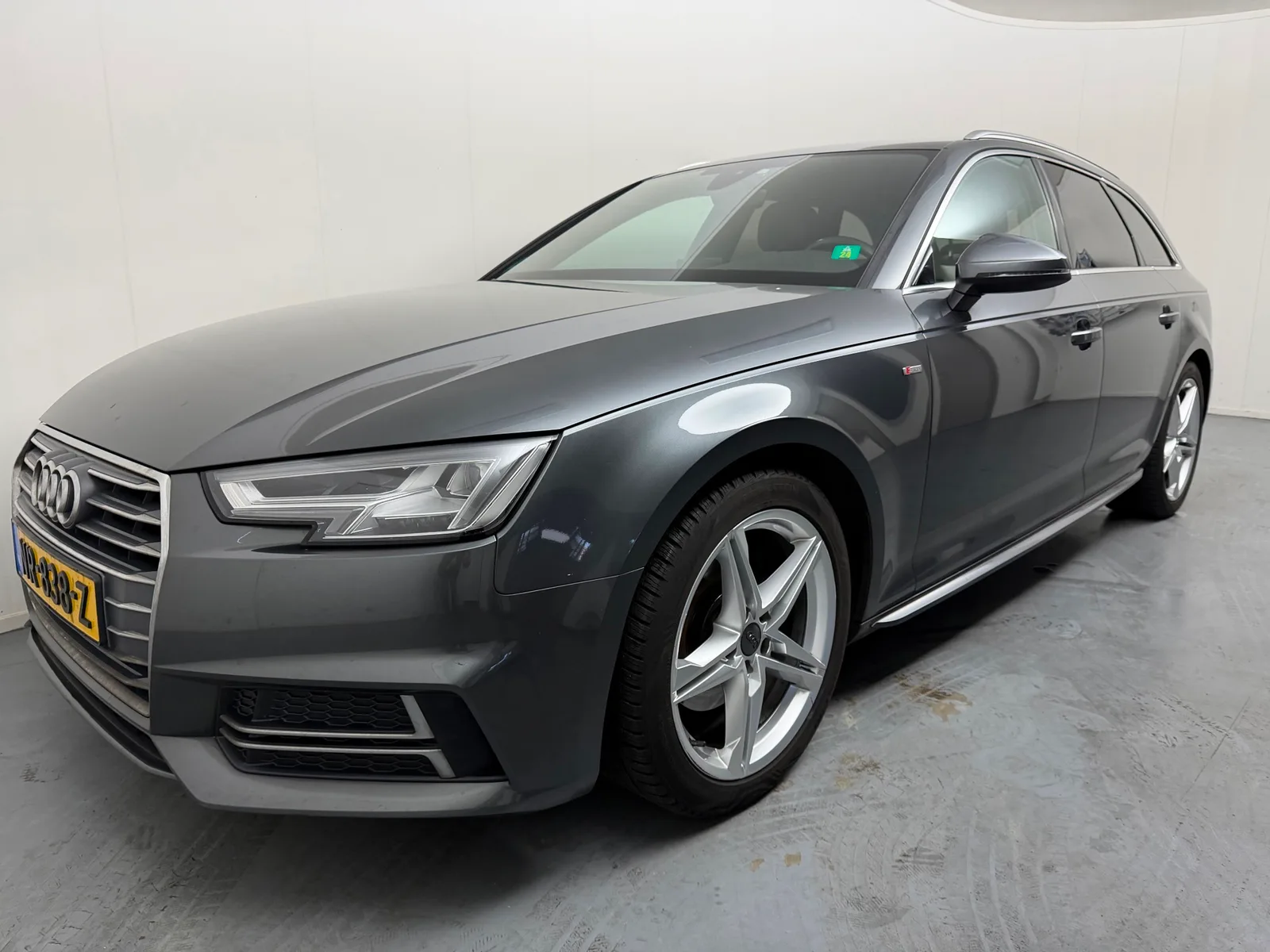 Audi A4 (2017) — foto 1