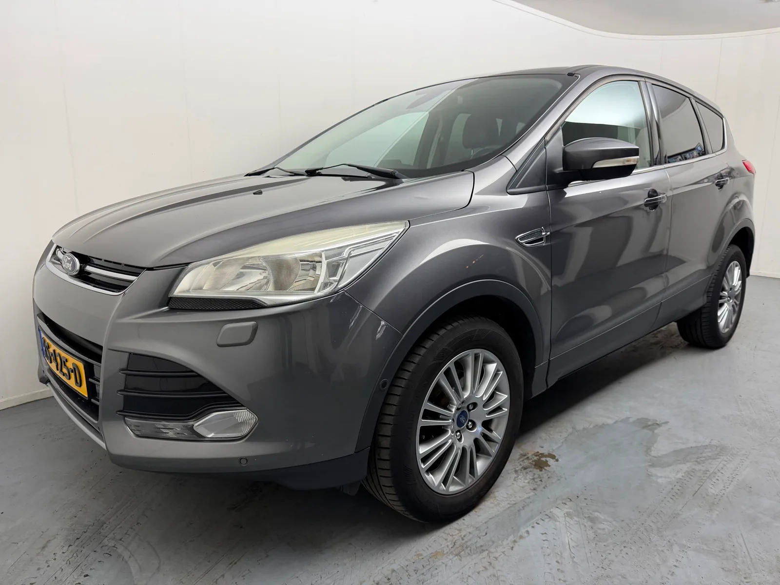Ford Kuga (2013) — foto 1