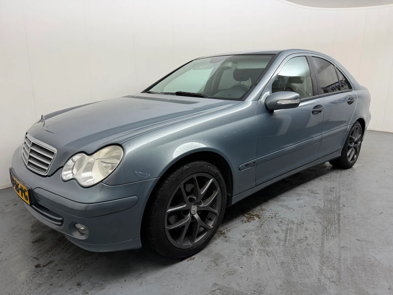 Mercedes-Benz C-Klasse (2005) — foto 1