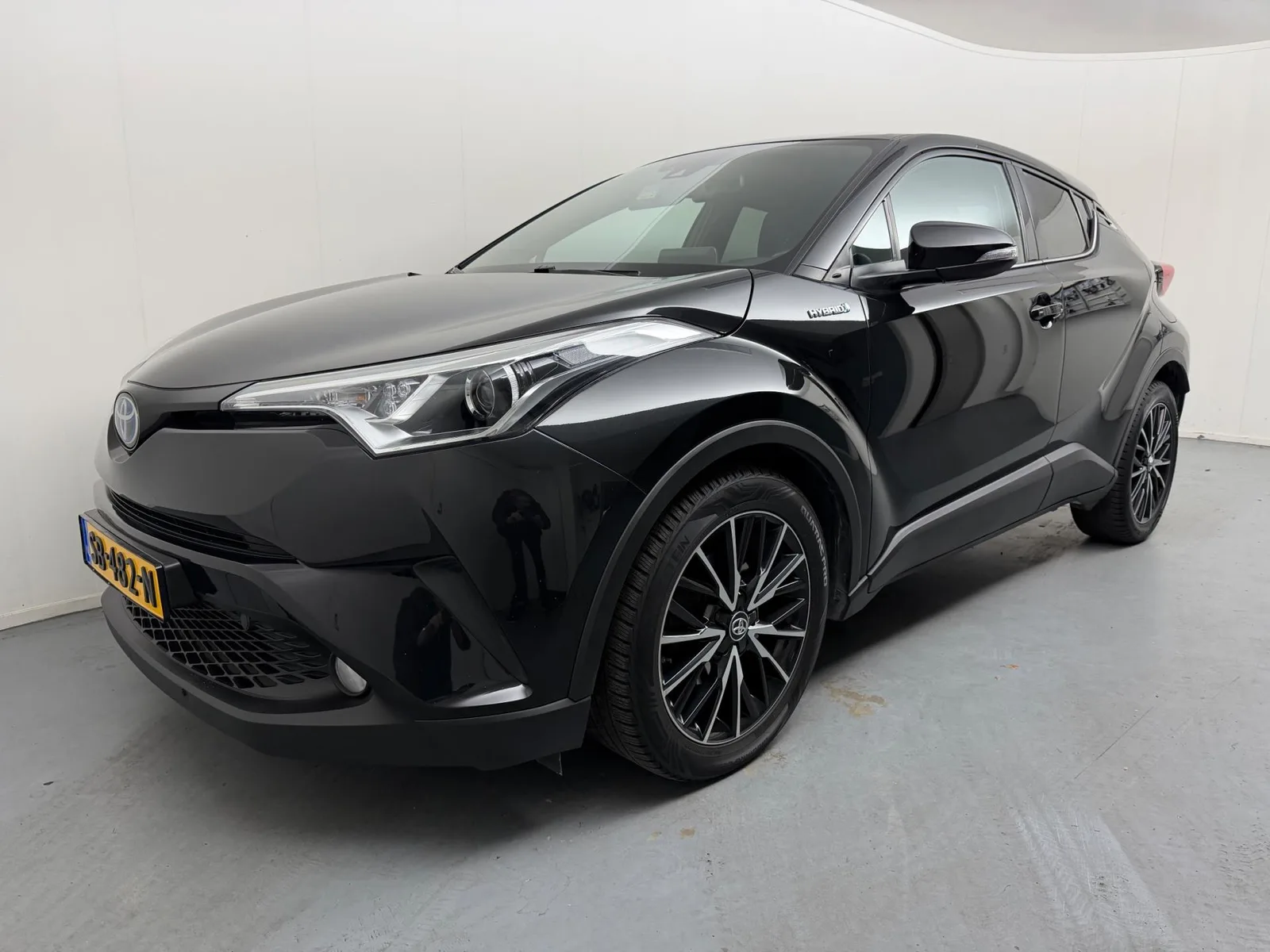 Toyota C-HR (2018) — foto 1