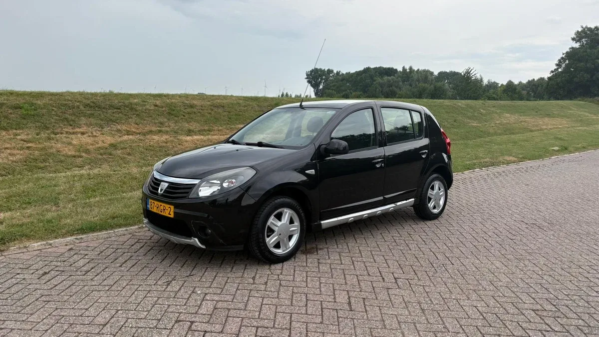Dacia Sandero (2011) — foto 1