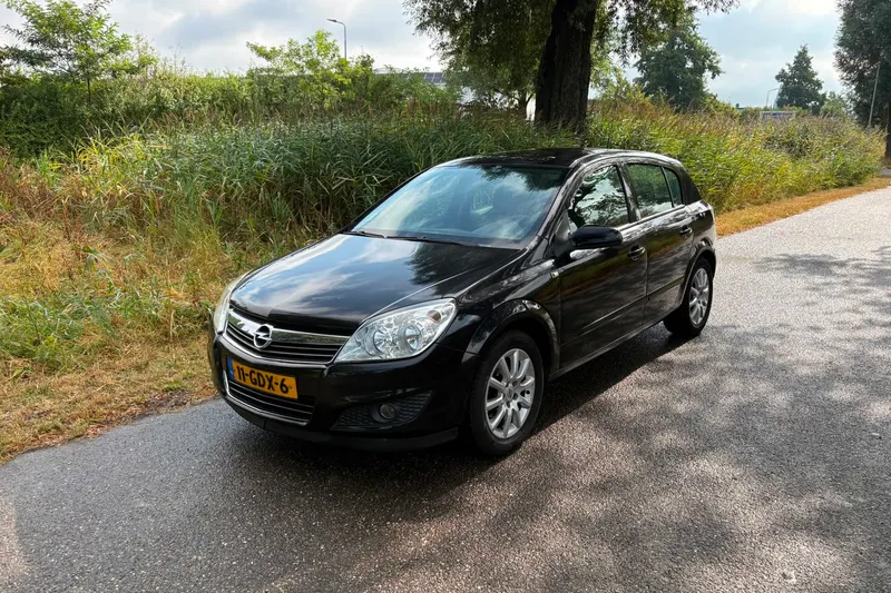 Opel Astra (2008)