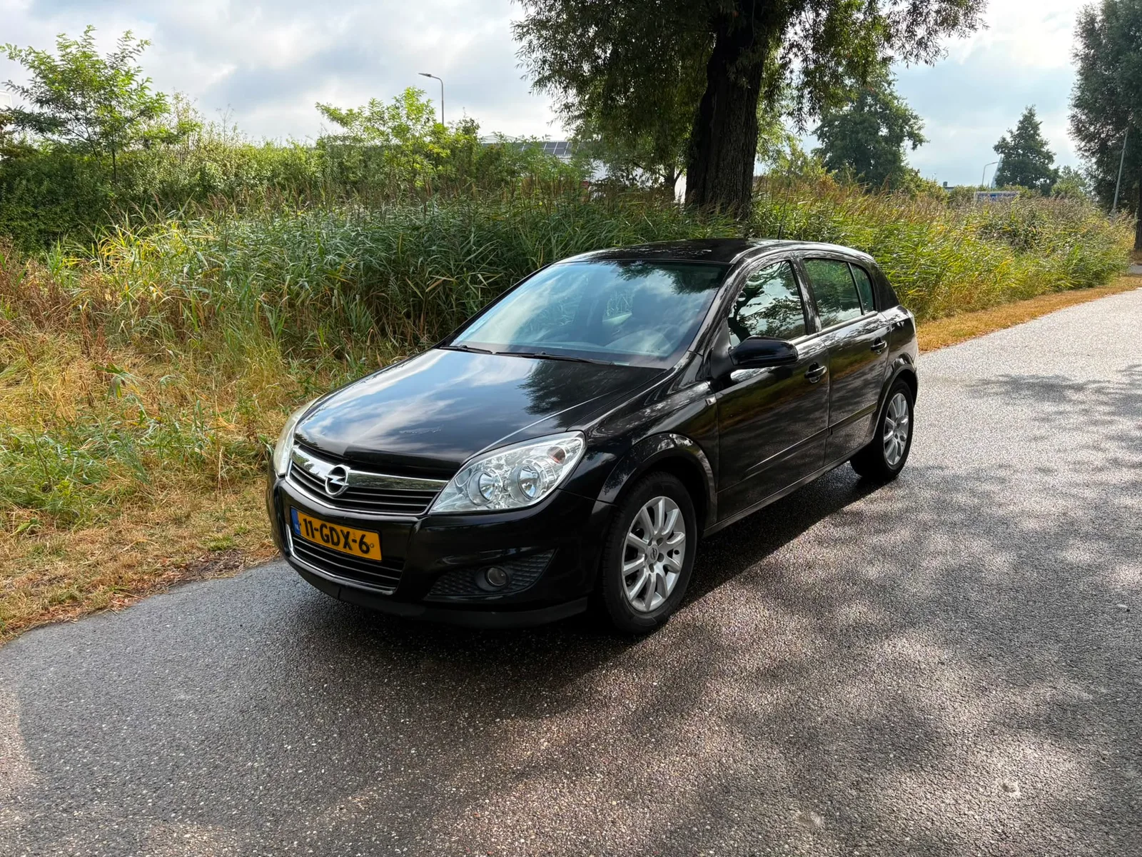 Opel Astra (2008) — foto 1