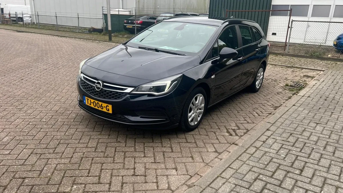 Opel Astra Sports Tourer (2018) — foto 1