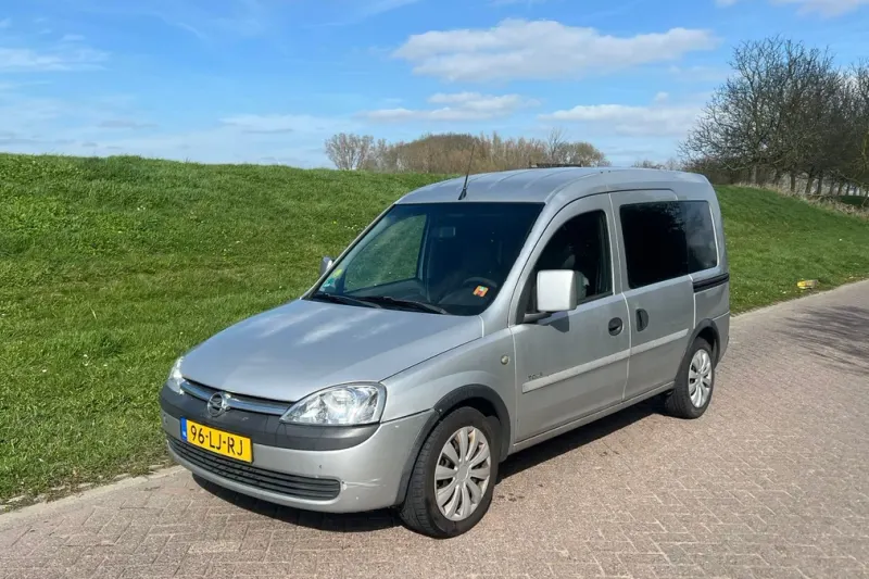 Opel Tour (2003)