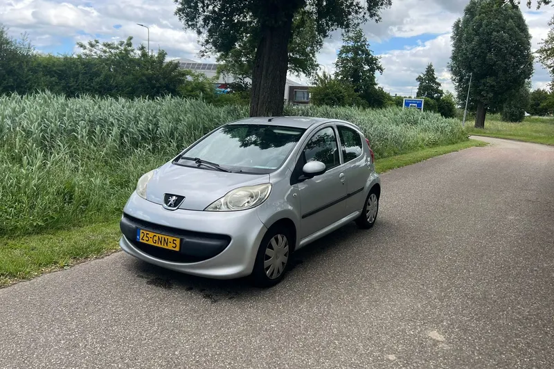 Peugeot 107 (2008)