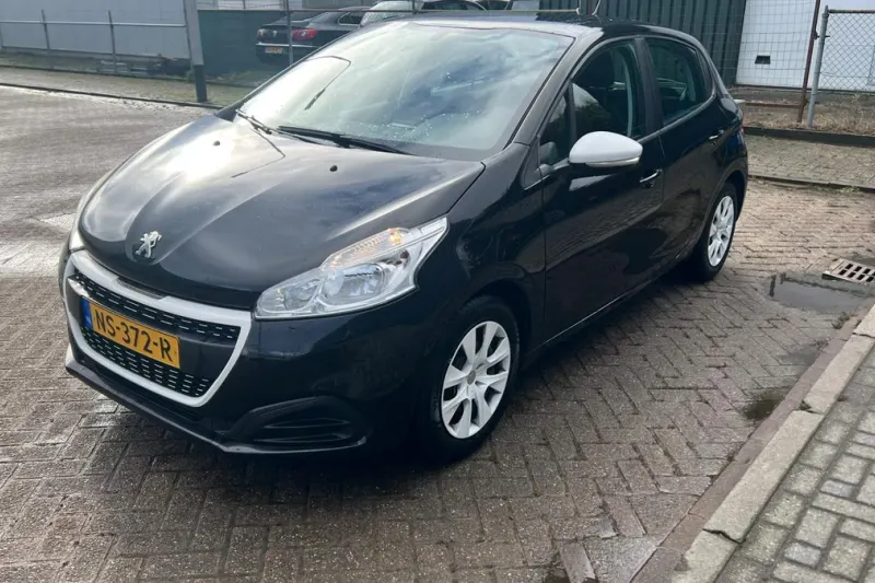 Peugeot 208 (2015)