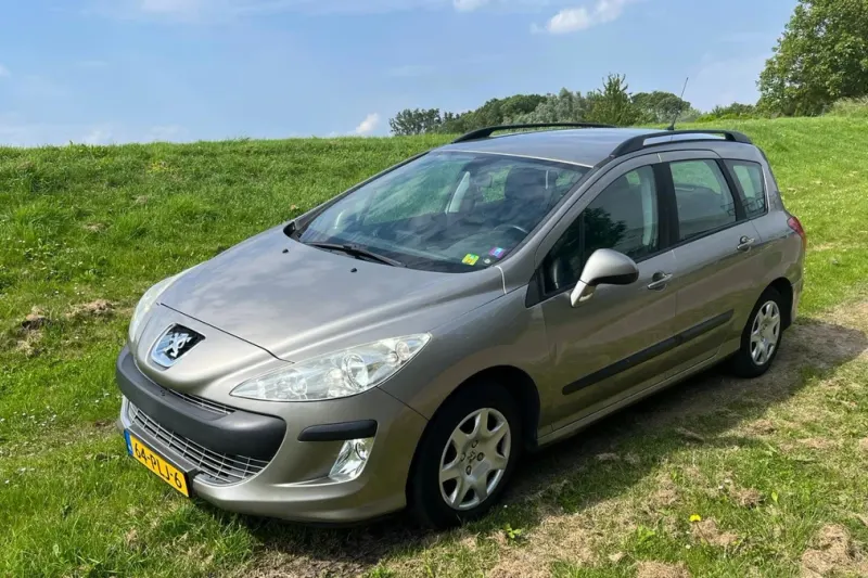 Peugeot 308 (2011)