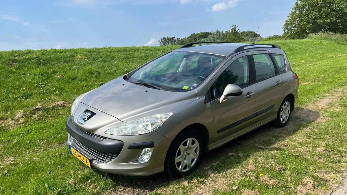 Peugeot 308 (2011) — foto 1