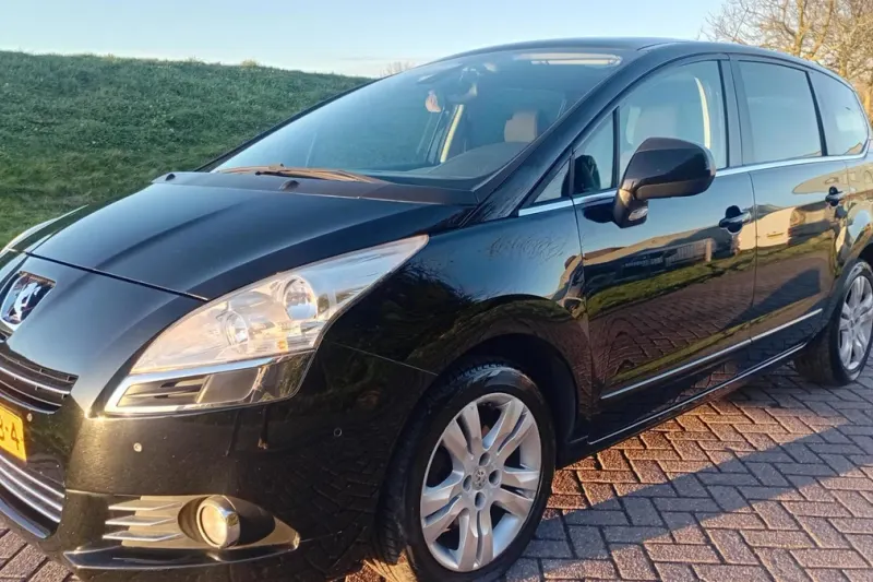 Peugeot 5008 (2010)