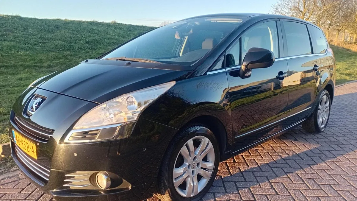 Peugeot 5008 (2010) — foto 1