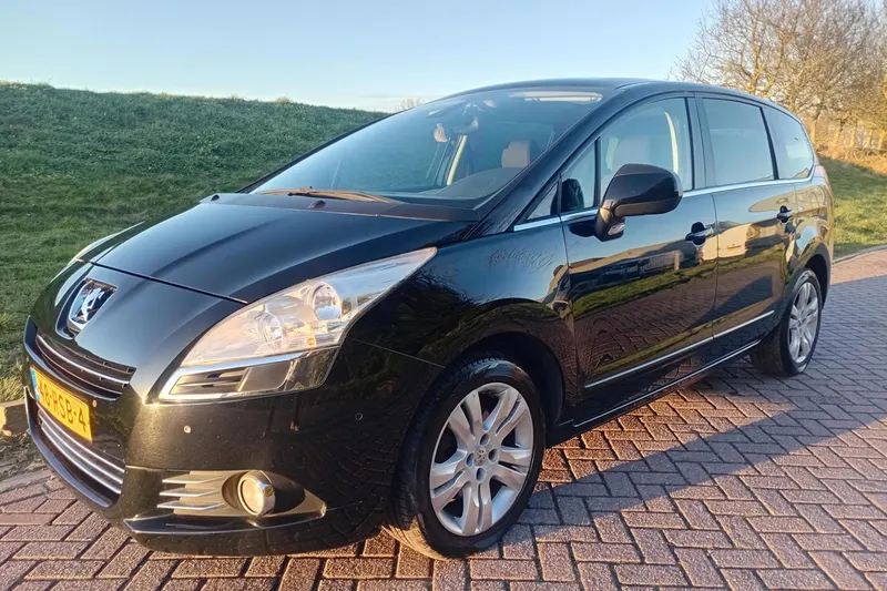 Peugeot 5008 (2010)