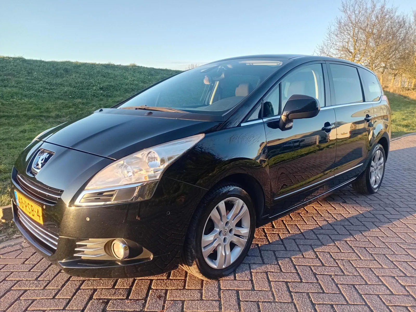 Peugeot 5008 (2010) — foto 1