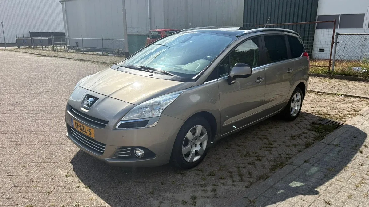 Peugeot 5008 (2012) — foto 1