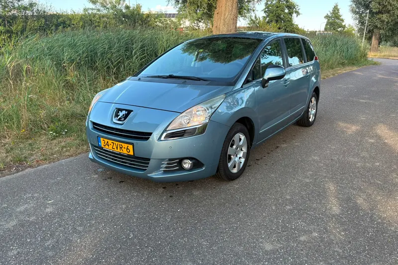 Peugeot 5008 (2013)