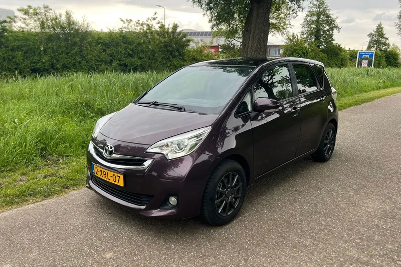 Toyota Verso-S (2014)
