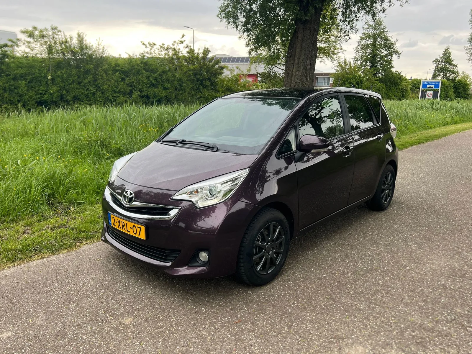 Toyota Verso-S (2014) — foto 1