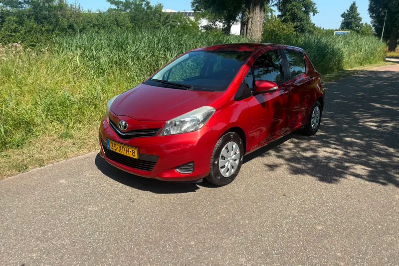 Toyota Yaris (2012)