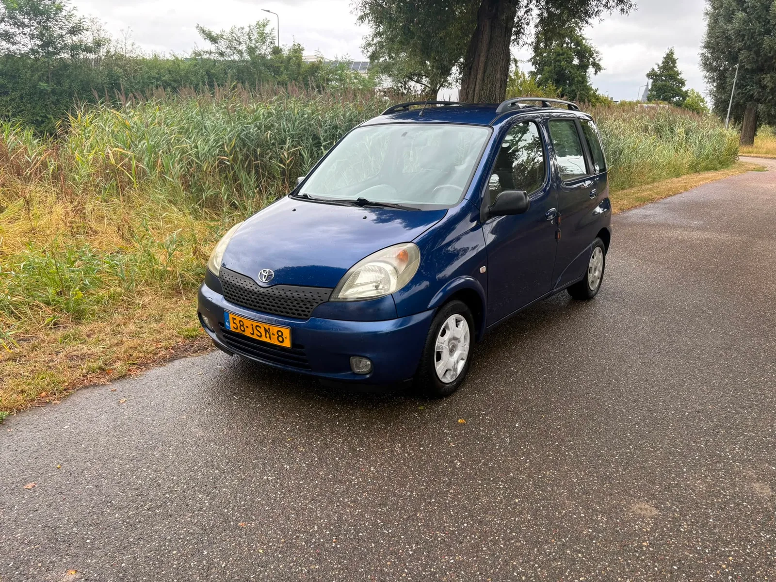 Toyota Yaris (2001) — foto 1