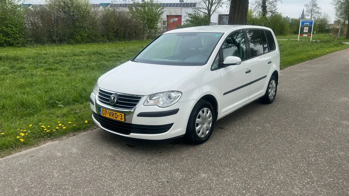 Volkswagen Touran (2008) — foto 1